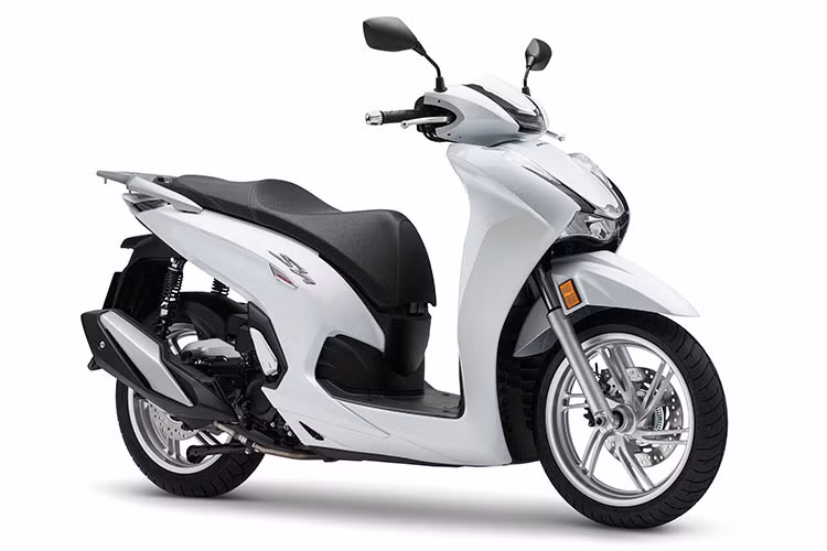 Hệ thống ống xả cũng có thiết kế hoàn toàn mới, với một ống dẫn thẳng thay vì cong như trên 300 và một ống giảm thanh gồm hai buồng thay vì ba. Ngoài ra, xe cũng sử dụng cấu trúc trục cân bằng giúp giảm rung lắc không mong muốn do động cơ tạo ra. Động cơ của SH350i cũng được thiết kế hướng tới tiêu chuẩn khí thải Euro4*. 