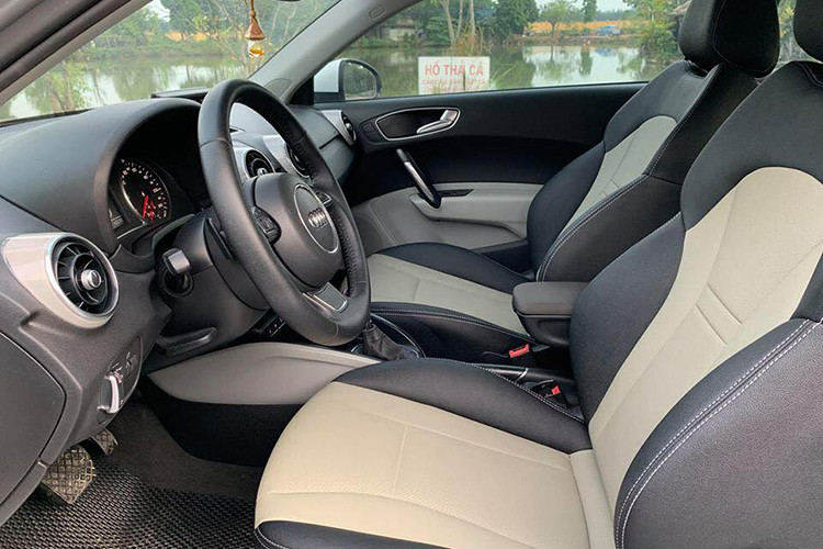 Trang bị an toàn cho mẫu xe sang giá rẻ này bao gồm; hệ thống cân bằng điện tử Electronic Stability Control (ESC), túi khí an toàn hàng ghế trước và sau, hệ thống chống bó cứng phanh ABS tiêu chuẩn...