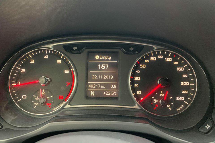 Phiên bản Audi A1 tại Việt Nam là bản 1.4l, xe được trang bị hộp số tự động 7 cấp S-tronic, cho công suất 122 mã lực và mô-men xoắn 200 Nm. Mức tiêu thụ nhiên liệu được công bố khá tiết kiệm so với các đối thủ.