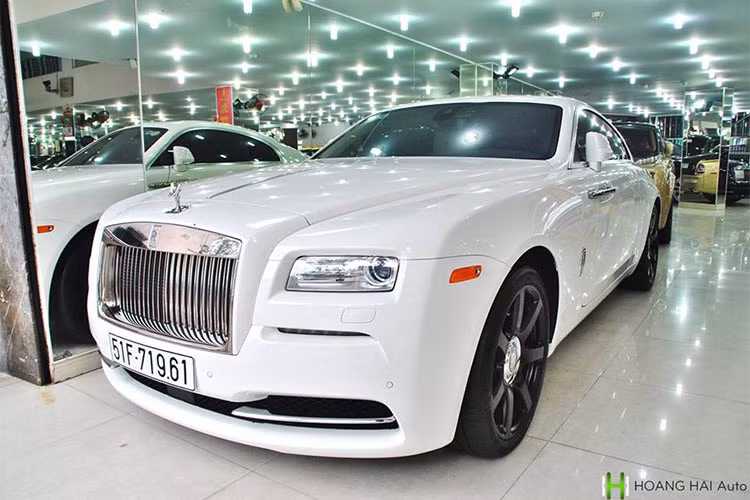 Siêu xe sang Rolls-Royce Wraith này thuộc đời 2013. Lúc được Đặng Lê Nguyên Vũ bán lại, chiếc xe siêu sang này đã lăn bánh quãng đường dài 13.700 miles, tương đương 22.048 km. Hiện chưa rõ mức giá giao dịch giữa Chủ tịch Trung Nguyên và công ty nhập khẩu tư nhân quận 5.