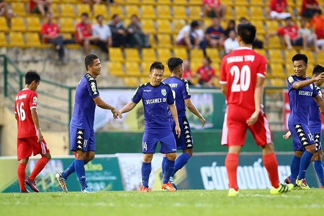 nhưng 3 vị trí trên 23 tuổi đang khiến thầy Park đau đầu khi nhiều cái tên đang chơi xuất sắc như Anh Đức, Tấn Tài