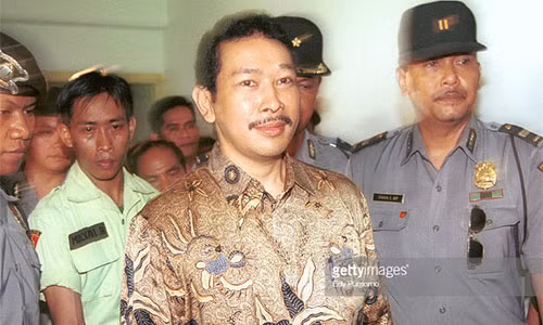 Tommy Suharto, con trai của cựu tổng thống Suharto bị nghi ngờ dùng máy bay trực thăng để đi du lịch trong thời gian thi hành án tù. Ảnh: Getty.