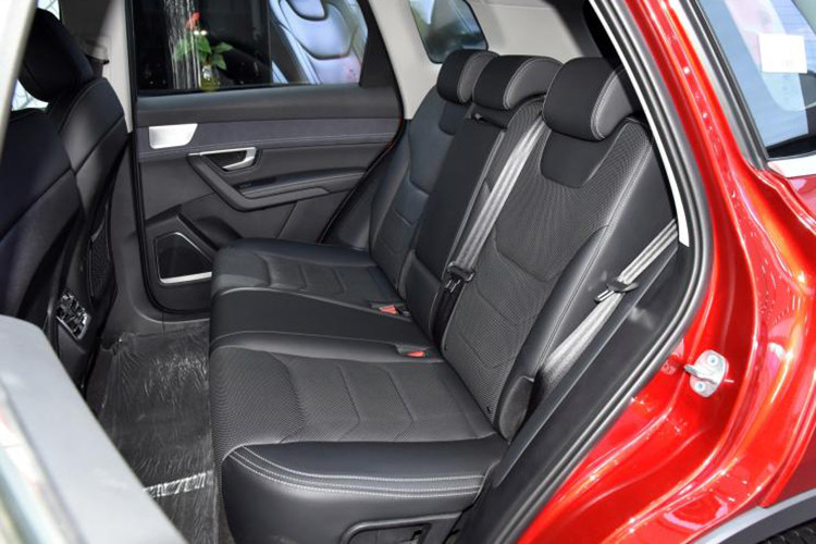 Đối với bản xe điện hoàn toàn là Pro EV, người mua cũng có hai lựa chọn là High Power hoặc High Power Endurance. Trong đó, High Power có trang bị một mô tơ điện sản sinh 163 mã lực và mô-men xoắn cực đại 280 Nm, cụm pin 59,1 kWh, cự li di chuyển 405 km theo chu trình NEDC và thời gian sạc nhanh là 1 giờ.