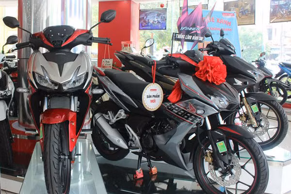 Doanh so xe may Honda nam 2020 sut giam, Yamaha tru vung-Hinh-3