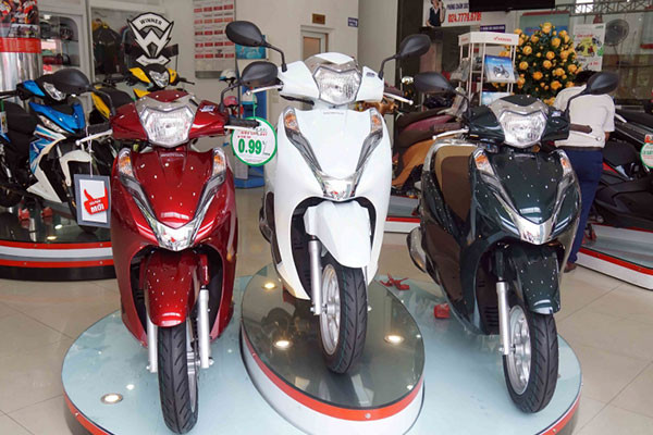 Doanh so xe may Honda nam 2020 sut giam, Yamaha tru vung