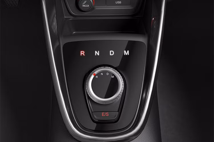 Mẫu SUV cỡ nhỏ này sử dụng động cơ 1,5 lít 4 xi-lanh, công suất 111 mã lực, mô-men xoắn cực đại 147 Nm. Động cơ này kết hợp với hệ dẫn động cầu trước và hộp số tự động 6 cấp. Theo Baojun, 510 sẽ có cần chuyển số sau vô-lăng để đem tới cảm giác chuyển số thể thao hơn.