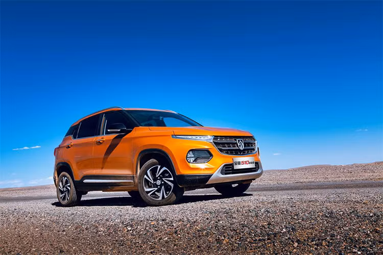  Xe ôtô Baojun 510 là một trong những mẫu crossover cỡ nhỏ dành riêng cho thị trường đông dân nhất thế giới. Khi được hãng General Motors của Mỹ hợp tác liên doanh với tập đoàn xe hơi SAIC (Trung Quốc) để sản xuất ra chiếc crossover hạng B giá rẻ này.