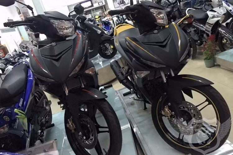Đây cũng là cách mà nhà sản xuất xe máy Yamaha tại Việt Nam tăng thêm mức độ cạnh tranh với đối thủ "đồng hương" Honda sau khi mẫu xe côn tay Winner 150 mới cùng phân khúc cũng như kiểu dáng underbone được ra mắt cách đây chưa lâu.