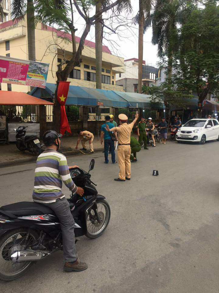 Cơ quan công an dựng lại hiện trường vụ tai nạn.