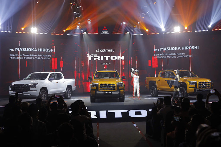 Ra mắt thị trường Việt Nam vào ngày hôm nay 11/9, Mitsubishi Triton 2024 mới được nâng cấp cả về thiết kế nội/ngoại thất, trang bị, khung gầm, hệ thống treo và động cơ. Xe có ba phiên bản gồm 2WD AT GLX, 2WD AT Premium và 4WD AT Athlete.
