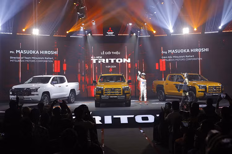 Ra mắt thị trường Việt Nam vào ngày hôm nay 11/9, Mitsubishi Triton 2024 mới được nâng cấp cả về thiết kế nội/ngoại thất, trang bị, khung gầm, hệ thống treo và động cơ. Xe có ba phiên bản gồm 2WD AT GLX, 2WD AT Premium và 4WD AT Athlete.