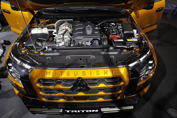 Khung gầm có kích thước lớn hơn, dùng nhiều vật liệu thép siêu cường khối lượng nhẹ. Đường kính thanh cân bằng trước của hệ thống treo tăng 2mm và hành trình phuộc tăng 20mm. Treo sau dùng ống giảm chấn lớn hơn và các lá nhíp được tối ưu hóa.