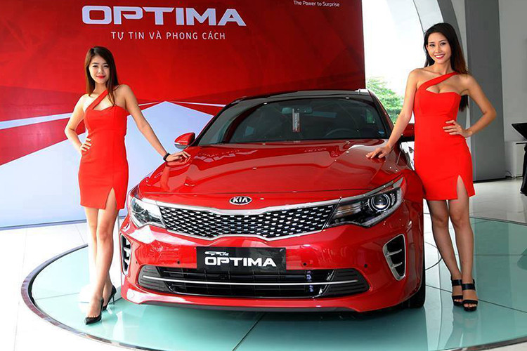 Theo số liệu của iSeeCars, phụ nữ chọn mua xe ôtô Kia lớn gấp đôi so với nam giới về nhiều mặt ở phân khúc này, bởi đơn giản - phụ nữ luôn yêu sự nhỏ gọn và... giá rẻ luôn được lòng phụ nữ.