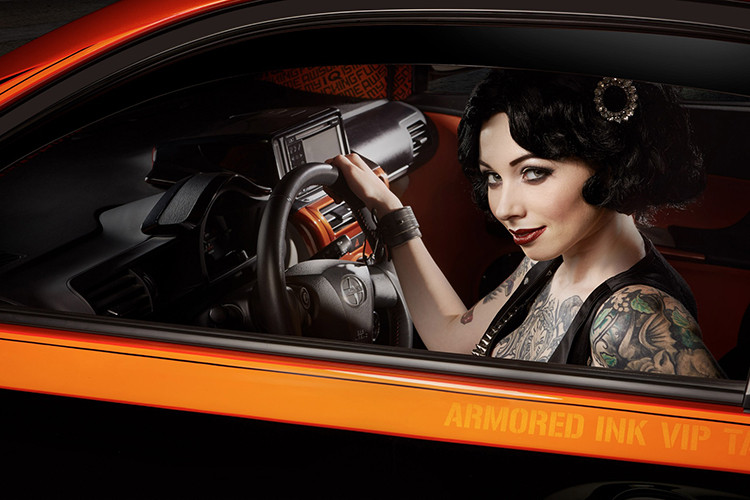 Thương hiệu xe hơi Scion của Toyota đã bị "khai tử", vốn sản xuất ra những mẫu xe hướng tới giới trẻ nhưng Scion cũng rất được ưa chuộng bởi phái đẹp với tỉ lệ lựa chọn lớn hơn tới 58% so với nam giới. Thành công của Scion với phụ nữ có được nhờ kiểu dáng đẹp mắt và giá rẻ hơn các dòng xe cùng phân khúc của các hãng khác. 