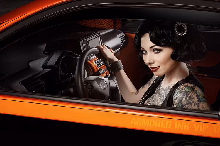 Thương hiệu xe hơi Scion của Toyota đã bị "khai tử", vốn sản xuất ra những mẫu xe hướng tới giới trẻ nhưng Scion cũng rất được ưa chuộng bởi phái đẹp với tỉ lệ lựa chọn lớn hơn tới 58% so với nam giới. Thành công của Scion với phụ nữ có được nhờ kiểu dáng đẹp mắt và giá rẻ hơn các dòng xe cùng phân khúc của các hãng khác. 