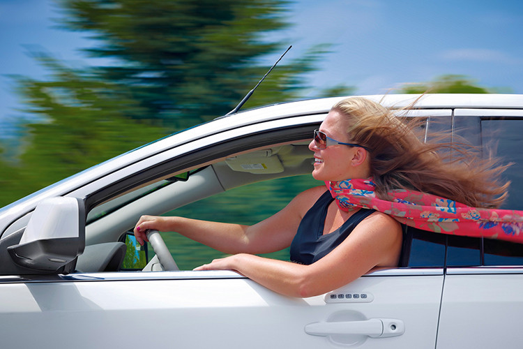 Thêm một thương hiệu đã bị "khai tử" nữa lọt vào top những hãng ôtô được lòng phụ nữ, với tỉ lệ người mua nữ/nam lớn hơn tới 63%. Là một hãng xe thuộc tập đoàn GM, những chiếc Saturn thường có giá rẻ, một lần nữa chứng minh rằng phụ nữ hướng tới tính kinh tế nhiều hơn khả năng vận hành.