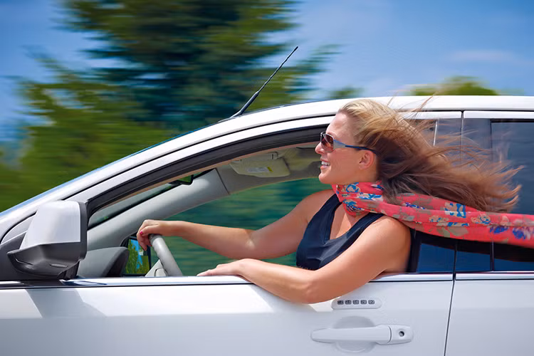 Thêm một thương hiệu đã bị "khai tử" nữa lọt vào top những hãng ôtô được lòng phụ nữ, với tỉ lệ người mua nữ/nam lớn hơn tới 63%. Là một hãng xe thuộc tập đoàn GM, những chiếc Saturn thường có giá rẻ, một lần nữa chứng minh rằng phụ nữ hướng tới tính kinh tế nhiều hơn khả năng vận hành.