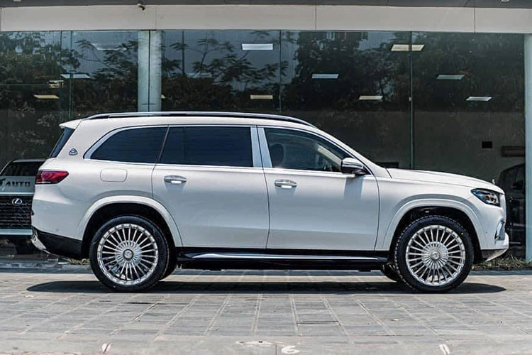 Mercedes-Maybach GLS 600 được đại gia Việt chọn mua sẽ có động cơ xăng V8, tăng áp kép, dung tích 4.0 lít, kết hợp hệ thống mild hybrid EQ Boost 48 V tạo ra công suất tối đa 558 mã lực tại tua máy 6.000 - 6.500 vòng/phút và mô-men xoắn cực đại 730 Nm tại tua máy từ 2.500 - 5.000 vòng/phút.
