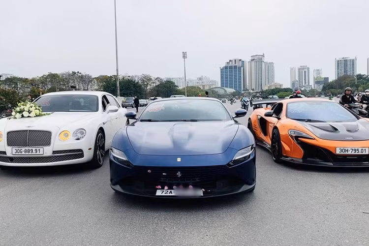 Chiếc siêu xe Ferrari Roma đầu tiên về Việt Nam từng được ra biển số 72A, qua đó, trở thành 1 trong những chiếc xe Ferrari hiếm hoi mang biển số của tỉnh Bà Rịa - Vũng Tàu. Sau 1 thời gian trải nghiệm, siêu xe 4 chỗ ngồi này được bán lại cho 1 doanh nhân sinh sống ở Sài thành, người vốn rất kín tiếng trên mạng xã hội cũng như trong giới chơi xe.