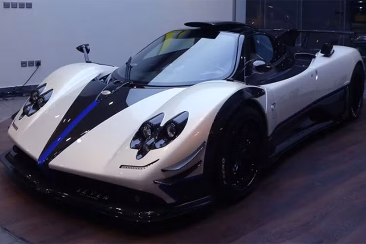 Dù hãng xe đình đám Pagani từng tuyên bố sẽ chấm dứt sản xuất dòng siêu xe khủng Zonda vào năm 2011 với phiên bản đặc biệt Tricolore, tuy nhiên tới tận ngày nay những chiếc Zonda đặc biệt vẫn thường xuyên được ra mắt theo dạng đặt hàng hoặc "cá nhân hoá".