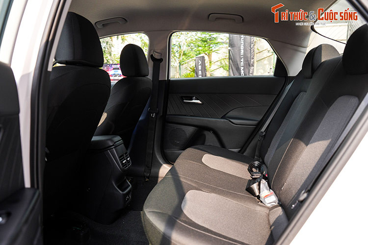 Ngoài ra, xe còn có hệ thống hỗ trợ phòng tránh va chạm phía trước (FCA), hỗ trợ phòng tránh va chạm điểm mù (BCA), hỗ trợ phòng tránh va chạm khi lùi (RCCA), đèn pha tự động thích ứng (HBA), hệ thống hỗ trợ duy trì làn đường (LFA) và cảnh báo phương tiện phía trước di chuyển (LVDA) sẽ dành cho bản cao cấp nhất.