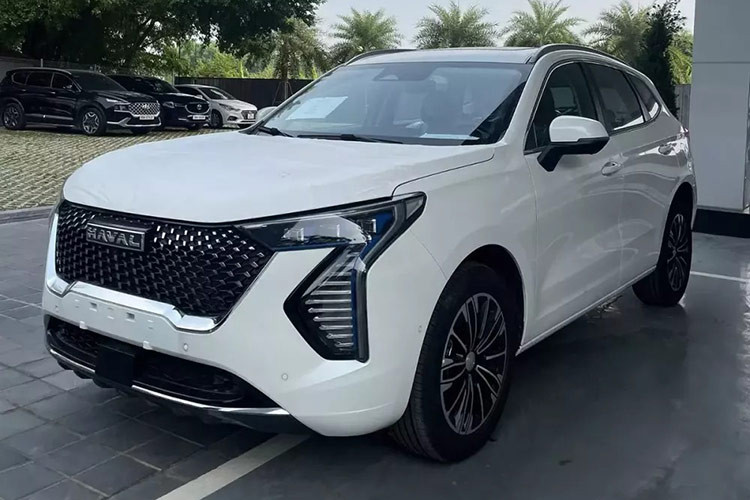 Vào giữa tháng 11/2024, lô xe Haval Jolion 2024 mới đầu tiên đã chính thức cập cảng Việt Nam. Những chiếc xe nhập khẩu nguyên chiếc từ Thái Lan này hiện đã có mặt tại các đại lý trên toàn quốc, sẵn sàng bàn giao cho khách hàng.