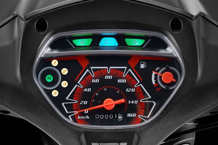 Bên cạnh đó, mặt đồng hồ hiện đại sở hữu những đường nét tinh tế với các thông số hiển thị rõ ràng giúp người điều khiển dễ dàng quan sát đầy đủ thông tin và theo dõi tình trạng hoạt động của xe.