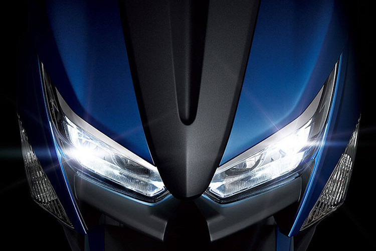 Hướng tới sự thể thao, các nhà thiết kế của Yamaha đã "chấp bút" đem lại cho Cygnus Gryphus 125 một diện mạo đầy sắc sảo và dữ dằn. Các fan của hãng có thể dễ dàng nhận ra hình bóng những dòng xe tay ga Yamaha khác như NVX hay, XMax hay TMax khi nhìn vào Cygnus Gryphus 125.