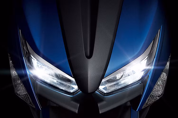 Hướng tới sự thể thao, các nhà thiết kế của Yamaha đã "chấp bút" đem lại cho Cygnus Gryphus 125 một diện mạo đầy sắc sảo và dữ dằn. Các fan của hãng có thể dễ dàng nhận ra hình bóng những dòng xe tay ga Yamaha khác như NVX hay, XMax hay TMax khi nhìn vào Cygnus Gryphus 125.