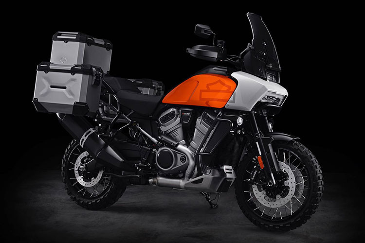Mẫu xe Adventure đầu tiên của thương hiêu môtô cơ bắp Mỹ là Harley-Davidson Pan America 2021 mới sau khi trình làng đã giúp cho phân khúc xe này thêm sôi động. Mới đây, Harley-Davidson vừa chính thức công bố giá bán cho mẫu xe này tại thị trường Malaysia.