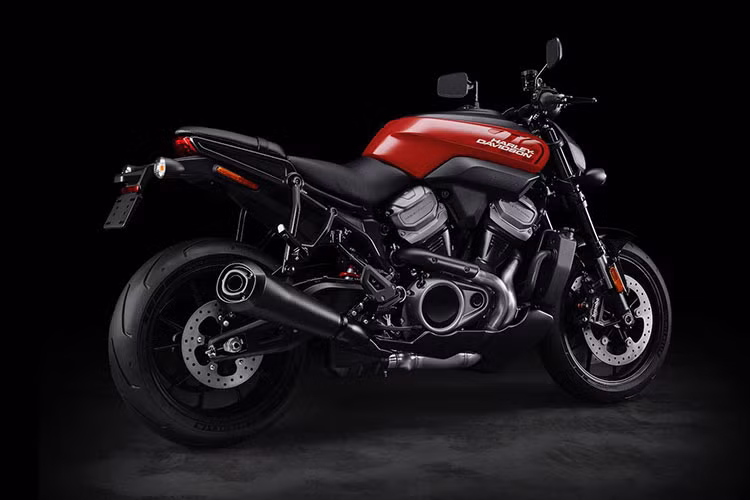 Theo đó, giá xe Harley-Davidson Pan America 2021 mới tại Malaysia được niêm yết ở mức 99.900 Ringgit (tương đương 568 triệu đồng) cho bản tiêu chuẩn. Trong khi đó phiên bản cao cấp hơn có giá 115.900 Ringgit (tương đương 659 triệu đồng).