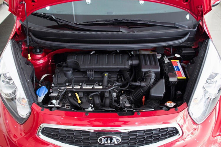 Các trang bị nổi bật ở ngoại thất gồm: hệ thống đèn chiếu sáng halogen. Gương chiếu hậu gập cơ, chỉnh điện. Mâm làm làm từ vật liệu thấp kích thước 14 inch.