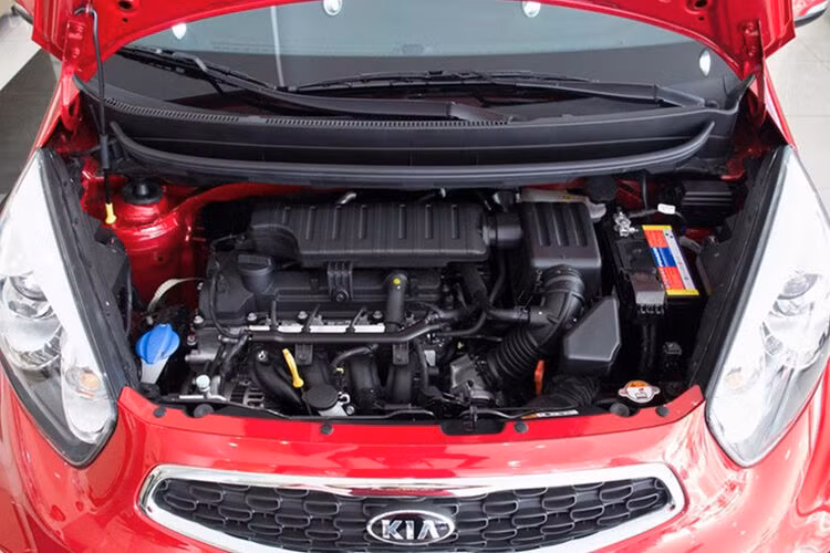 Các trang bị nổi bật ở ngoại thất gồm: hệ thống đèn chiếu sáng halogen. Gương chiếu hậu gập cơ, chỉnh điện. Mâm làm làm từ vật liệu thấp kích thước 14 inch.