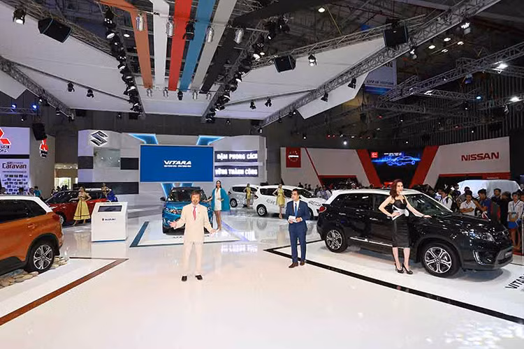 Lấy chủ đề “Đậm phong cách – Vững thành công”, gian hàng Việt Nam Suzuki đã mang đến không gian đậm chất thành thị, nơi những con người năng động, sôi nổi, hiện đại, ưa thích khám phá và thành công tụ hội.