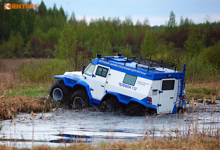 Tuy nhiên khối động cơ sử dụng cho chiếc xe đa địa hình cỡ lớn này không phải chỉ sử dụng với mục đích giúp di chuyển hàng ngày. Mục đích chính khi chiếc xe này được tạo ra nhằm chở được thật nhiều người đến bất kỳ nơi nào họ muốn, trong bất kể điều kiện thời tiết như thế nào.