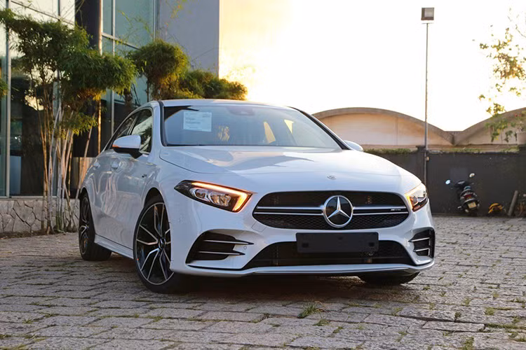 Mercedes-Benz Viet Nam giam gia xe sang den 130 trieu 