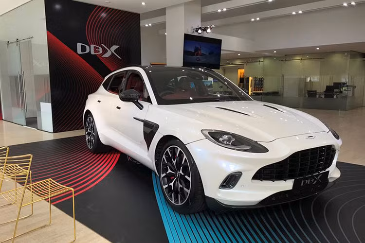 Aston Martin DBX 707 chua ve Viet Nam da tang gia them 1 ty dong-Hinh-2