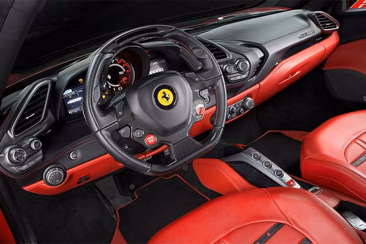 Ferrari 488 GTB là thế hệ xe ra đời nhằm thay thế mẫu xe thể thao nổi tiếng 458 Italia. Chúng sở hữu khối động cơ V8 dung tích 3.8L, đạt công suất tối đa hơn 660 mã lực ở giữa khoảng tua máy từ 6.200 đến 8.000 vòng/phút. Mô-men xoắn đạt 760 Nm tại 3.000 vòng/phút. Ngoài ra xe còn sử dụng hộp số ly hợp kép 7 cấp. Xe chỉ cần 3 giây để tăng tốc từ 0-100km/h và đạt vận tốc tối đa 330km/h.