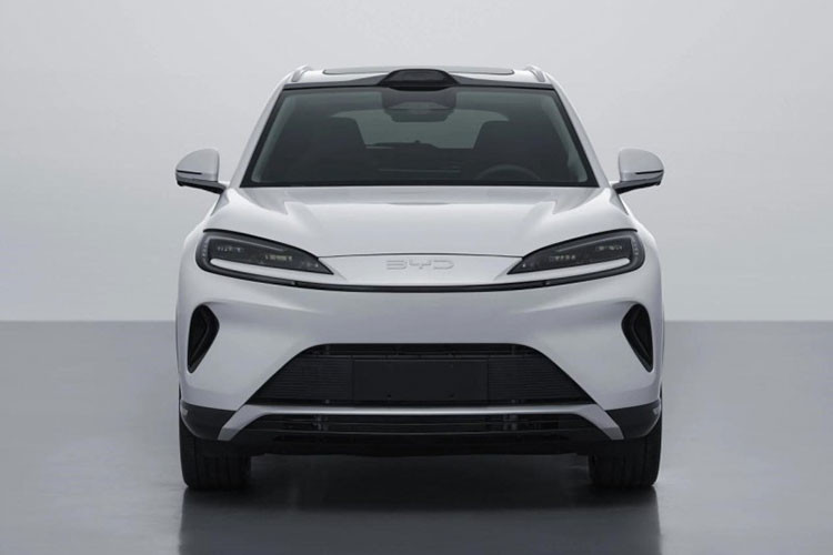 BYD cung cấp hai cấu hình hỗ trợ lái thông minh gồm DiPilot 300 (cao cấp) được tích hợp cảm biến LiDAR, hỗ trợ lái trên đường cao tốc và nội đô, nhận diện đèn giao thông, tránh chướng ngại vật và đỗ xe tự động. Phiên bản DiPilot 100 (tiêu chuẩn) sử dụng 3 camera, vẫn đảm bảo các chức năng hỗ trợ lái cơ bản.