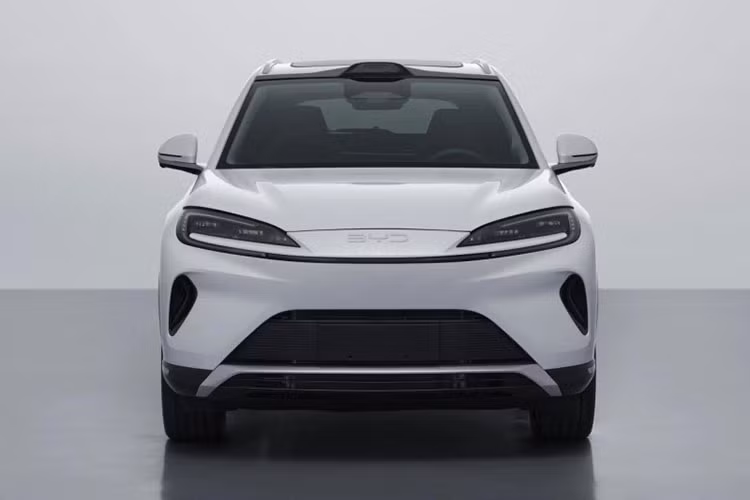 BYD cung cấp hai cấu hình hỗ trợ lái thông minh gồm DiPilot 300 (cao cấp) được tích hợp cảm biến LiDAR, hỗ trợ lái trên đường cao tốc và nội đô, nhận diện đèn giao thông, tránh chướng ngại vật và đỗ xe tự động. Phiên bản DiPilot 100 (tiêu chuẩn) sử dụng 3 camera, vẫn đảm bảo các chức năng hỗ trợ lái cơ bản.