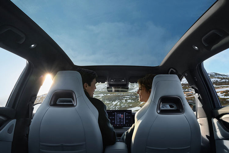 Đáng chú ý, Sealion 07 DM-i còn hỗ trợ kết nối và điều khiển drone qua ứng dụng riêng trên xe, đây là một tính năng được phát triển chung với hãng DJI, cho phép thực hiện các tác vụ như cất cánh, theo dõi và quay về tự động.