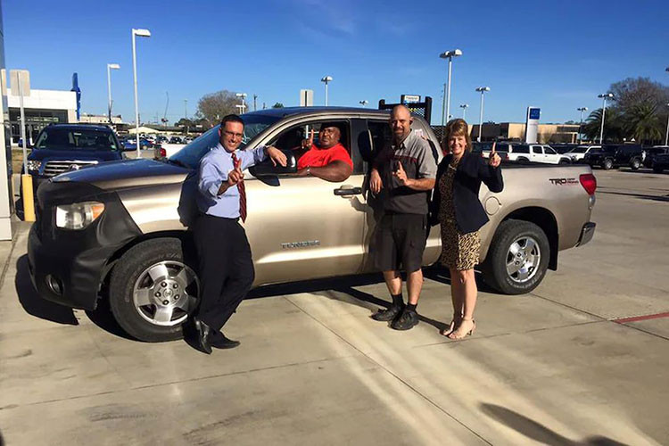 Chủ nhân của chiếc Toyota Tundra đời 2007 này là Victor Sheppard sống tại Louisiana, Mỹ. Theo chia sẻ của Sheppard, ông đã phải lái xe từ nhà tại bang Louisiana đến North Dakota, Wyoming và Virginia trong suốt 9 năm vì công việc của mình.