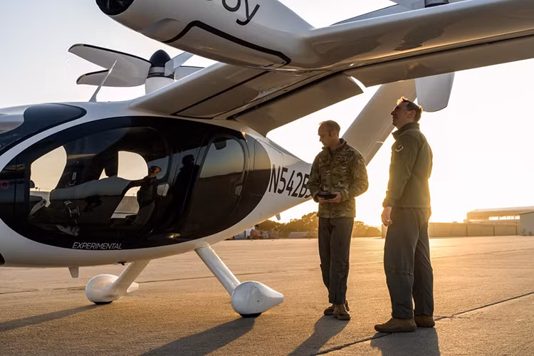 Khoản đầu tư gần 900 triệu USD vào eVTOL là minh chứng rõ ràng cho tham vọng của Toyota trong việc mở rộng vai trò trên thị trường vận tải. Với sự hợp tác chiến lược cùng Joby Aviation, Toyota đang đặt những bước đi vững chắc để không chỉ duy trì vị thế hàng đầu mà còn mở rộng lĩnh vực vận chuyển từ mặt đất lên bầu trời, mang đến sự tự do đi lại và những trải nghiệm mới mẻ cho người dùng toàn cầu.