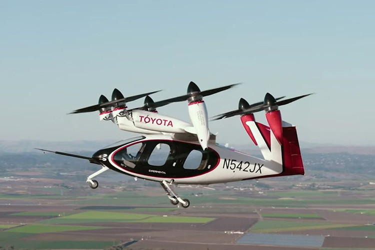 Chiếc eVTOL đầu tiên của Joby Aviation được trang bị 6 mô-tơ điện với công suất 316 mã lực, tầm bay tối đa 160 km sau mỗi lần sạc, dù thử nghiệm thực tế đã đạt tới 249 km. Điểm đáng chú ý là độ ồn chỉ 45,2 dBA ở vận tốc hơn 185 km/h, thấp hơn gấp 100 lần so với trực thăng dân dụng thông thường.