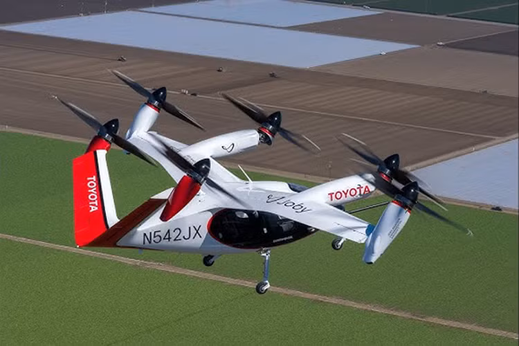 Những kết quả ấn tượng này đã giúp Joby ký kết hợp đồng lớn, bao gồm thỏa thuận trị giá 131 triệu USD với Không quân Hoa Kỳ và hợp tác cùng Delta Air Lines để cung cấp dịch vụ đưa đón khách từ nhà đến sân bay. Joby cũng đang triển khai kế hoạch taxi bay thương mại tại Dubai vào cuối năm 2025.