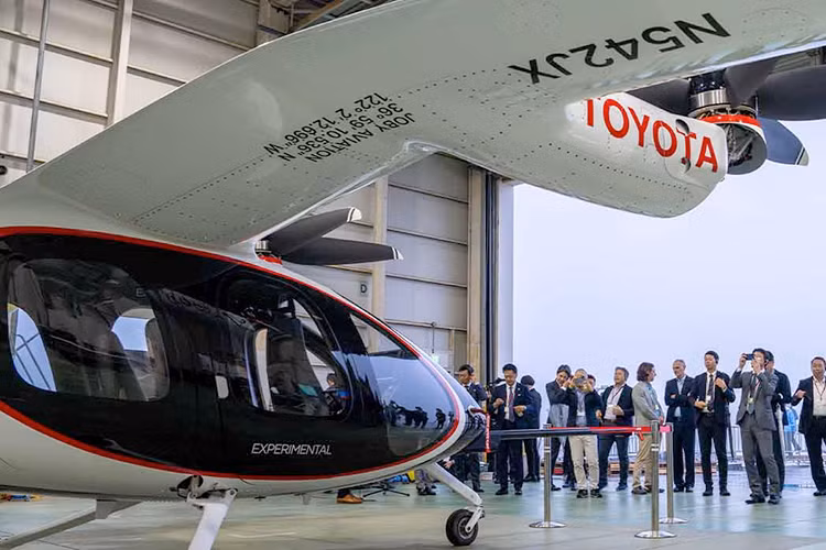 Đầu tháng 11/2024, hãng cùng đối tác Joby Aviation đã công bố thử nghiệm thành công một trong ba chiếc xe ôtô bay eVTOL (electric vertical take-off and landing) tại Trung tâm Kỹ thuật Higashi-Fuji, Nhật Bản. Chứng kiến sự kiện này là ông Akio Toyoda, Chủ tịch Hội đồng quản trị Toyota Motor Corporation cùng các quan chức ngành hàng không Nhật Bản.