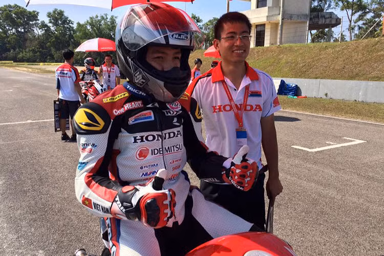 Trong giải đua năm ngoái, Honda Việt Nam đã lựa chọn được một ứng cử viên xuất sắc là Bùi Duy Thông - người đã thể hiện được tiềm năng lớn của mình ở chặng đua Đà Nẵng với xe Blade 110. Sau đó anh đã được tập huấn tại đường đua Johor, Malaysia tháng 9/2015 và đường đua Chang, Buriram tháng 11/2015 cùng các tay đua có nhiều kinh nghiệm.