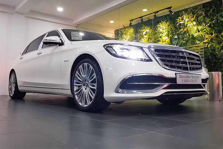 Ngoài Phan Thành, các doanh nhân tại Hải Phòng, Bình Dương, Thanh Hoá hay cả ca sỹ Di Băng cũng chọn chiếc xe siêu sang Mercedes-Maybach S450 4Matic làm bạn đồng hành. Hiện chưa rõ Phan Thành bỏ ra bao nhiêu tiền để tậu chiếc xe siêu sang này, hiện mức giá bán công bố chính hãng dành cho Maybach S450 4Matic là 7,219 tỷ đồng.