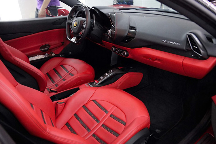 Siêu xe Ferrari 488 GTB sở hữu hệ truyền động tương tự như các siêu xe về nước trước đó. Xe được trang bị động cơ V8, tăng áp kép, dung tích 3.9 lít, sản sinh công suất tối đa 661 mã lực tại vòng tua máy 8.000 vòng/phút và mô-men xoắn cực đại 760 Nm tại vòng tua máy 3.000 vòng/phút.