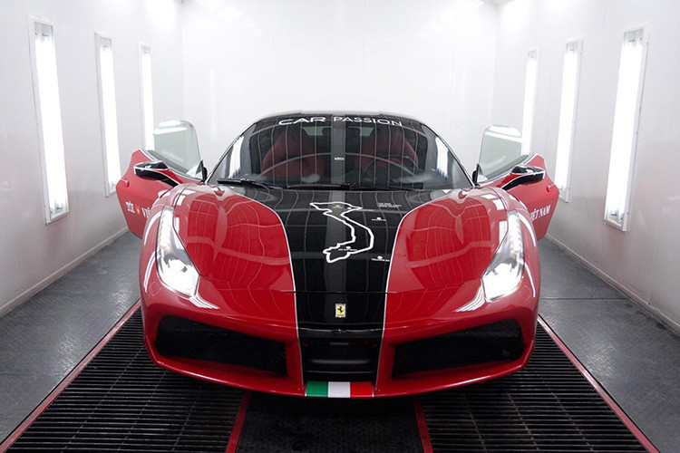 Tại thị trường Mỹ, giá siêu xe Ferrari 488 GTB khoảng 242.000 USD, tương đương với giá 458 thời mới được giới thiệu. Mức giá của mẫu siêu xe này tại một số đơn vị nhập khẩu tư nhân tại Việt Nam khi mới đưa về vào năm 2016 khoảng 15 tỷ đồng (sau khi chịu các khoản thuế và phí).